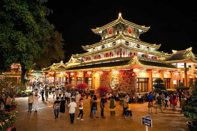 Miếu Bà Chúa Xứ Núi Sam Châu Đốc,điểm đến tâm linh trứ danh Nam Bộ