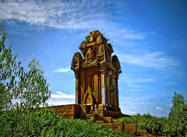 Ngôi tháp cổ đẹp như tên gọi "Cánh Tiên"