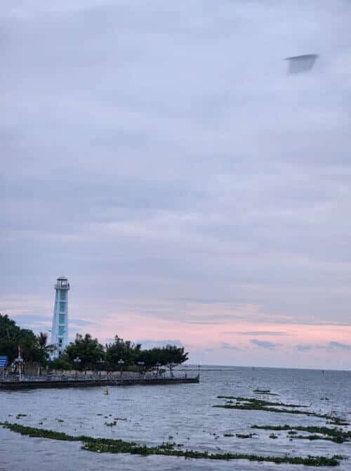 Thời gian chuẩn bị đón hoàng hôn trên bờ biển Rạch Giá