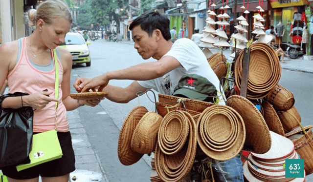 Tình trạng chèo kéo,ép buộc khách mua hàng khiến du khách sợ hãi