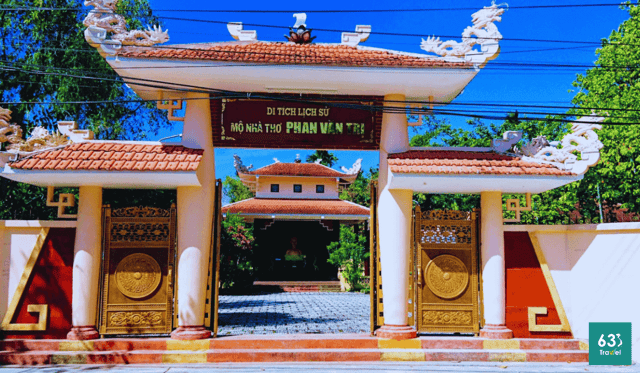 Di tích lịch sử Mộ Nhà Thơ Phan Văn Trị - Cần Thơ