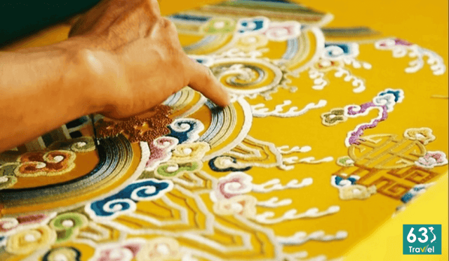 Làng nghề thêu Quất Động 'dệt' lên những bức tranh quê