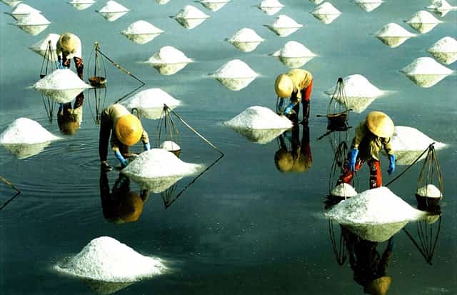 Choáng ngợp” trước cánh đồng muối Cà Ná đẹp hút hồn ở Ninh Thuận