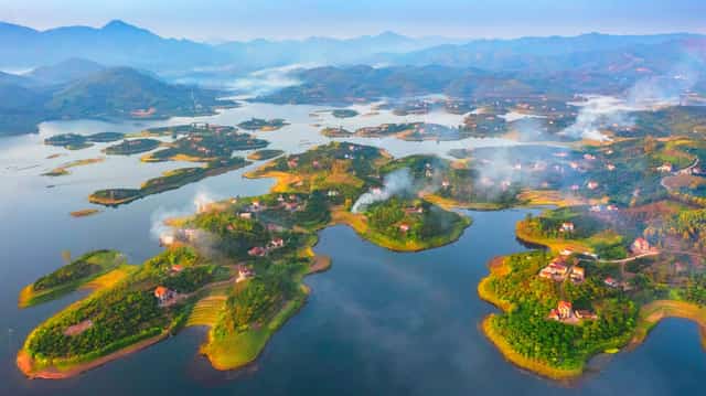 Vẻ đẹp hồ Cấm Sơn nhìn từ trên cao