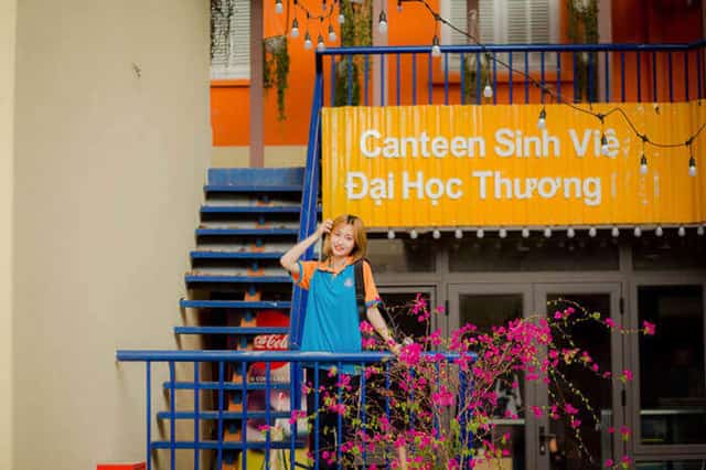 Mê mẩn với góc sống ảo tại Trường Đại học Thương Mại Hà Nội