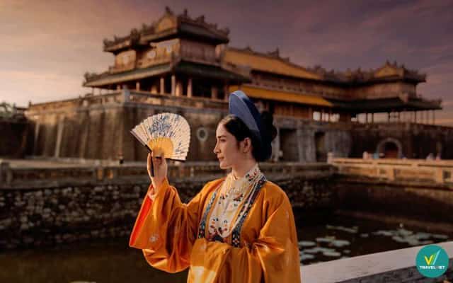 Chụp ảnh cổ phục trong Đại Nội Huế