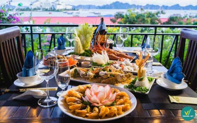 Thưởng thức hải sản tươi ngon tại Hạ Long