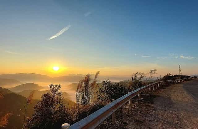 Con đường uốn lượn trên Đèo Keo Lôm Điện Biên