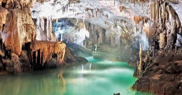 Hệ thống nhũ đá đa dạng hình thù trong Động Cô Tiên