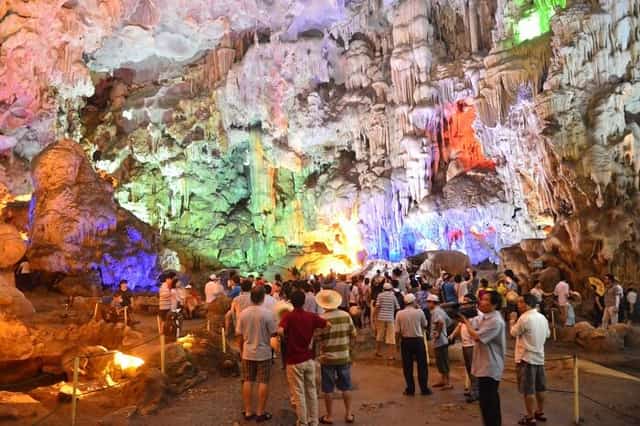 Không gian kỳ ảo với ánh sáng tự nhiên trong Động Long Tiên
