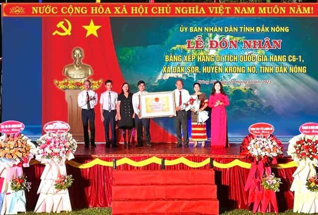 Lễ đón nhận Bằng xếp hạng Di tích Quốc gia Hang C6-1