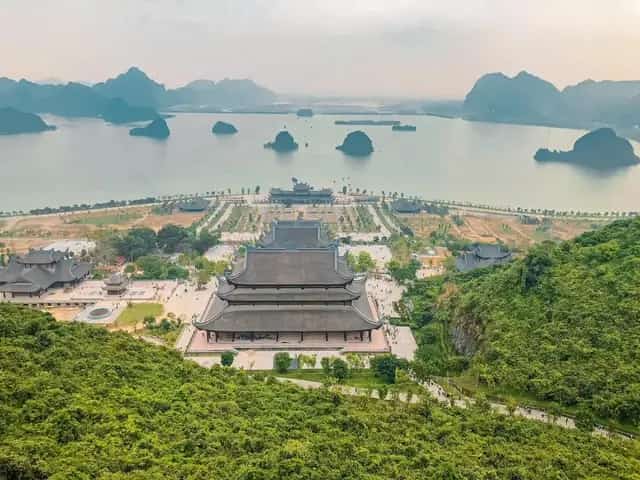 探访越南这座古老而壮观的世界最大寺庙——三祝寺