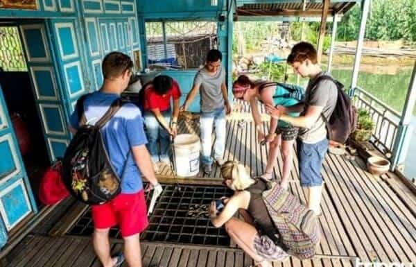 Lang Be Chau Doc - 사진: A.P