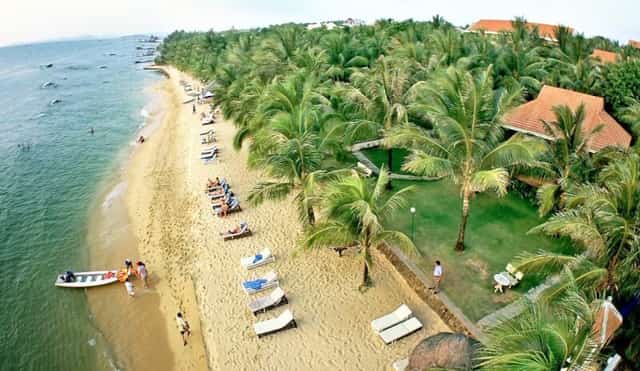 Located just over 100km from Ho Chi Minh City, Xuyên Mộc District in Bà Rịa - Vũng Tàu province is a renowned eco-tourism destination in the Southeast, where forests, mountains, and sea merge to create a stunning natural panorama.