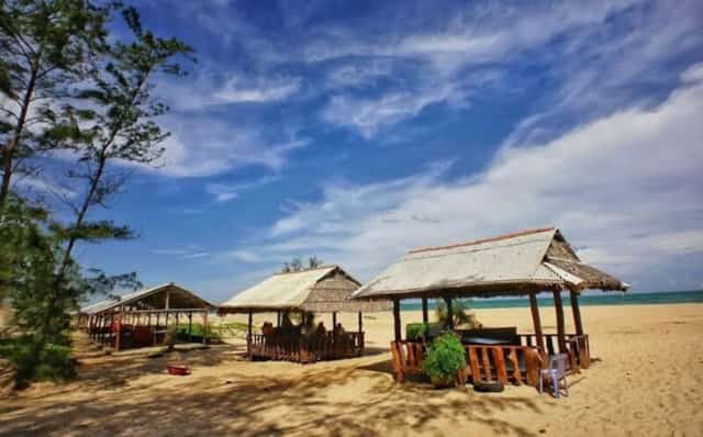 Located just over 100km from Ho Chi Minh City, Xuyên Mộc District in Bà Rịa - Vũng Tàu province is a renowned eco-tourism destination in the Southeast, where forests, mountains, and sea merge to create a stunning natural panorama.