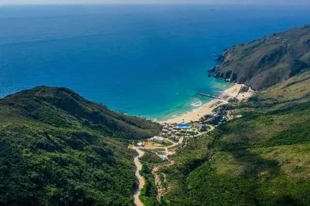 奇哥 - 平定省海边延伸的拱形山体