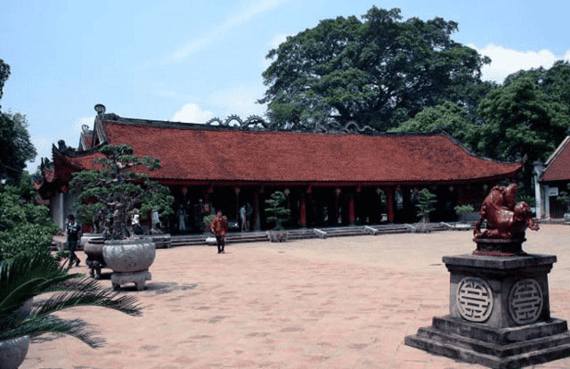 Khuôn viên Văn Miếu