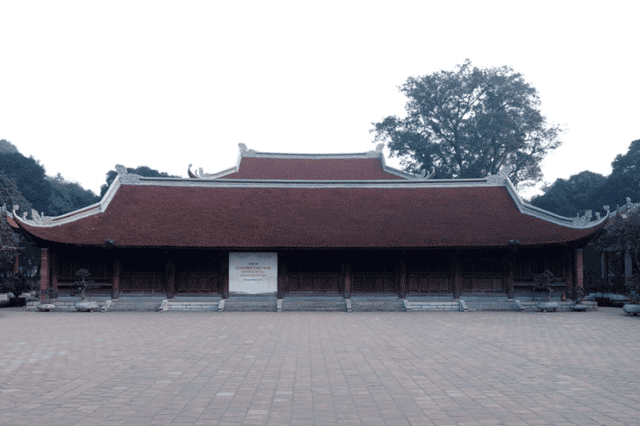 Khuôn viên Văn Miếu