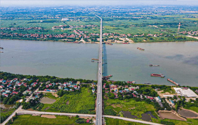 Chiêm ngưỡng cây cầu vượt sông dài nhất Việt Nam từ trên cao - 2