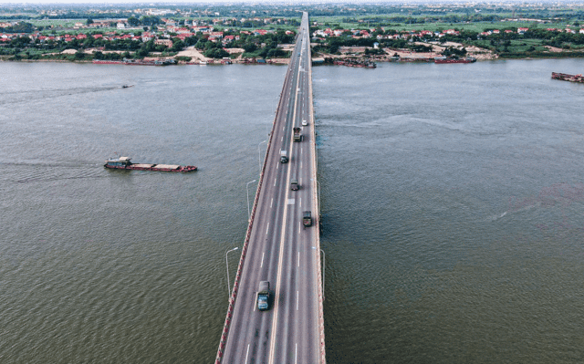 Chiêm ngưỡng cây cầu vượt sông dài nhất Việt Nam từ trên cao - 5