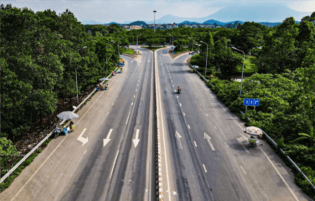 Chiêm ngưỡng cây cầu vượt sông dài nhất Việt Nam từ trên cao - 8