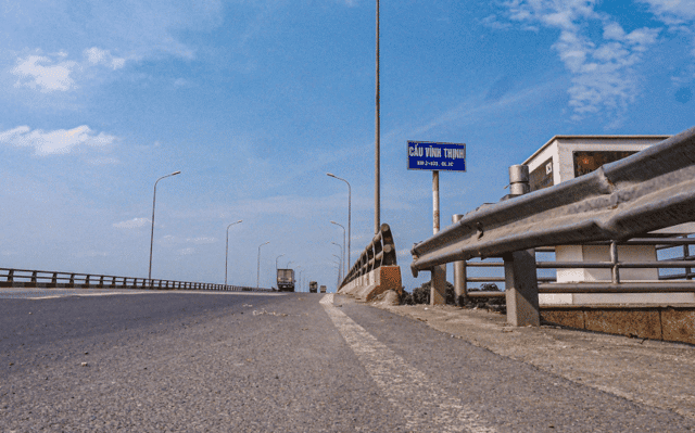 Chiêm ngưỡng cây cầu vượt sông dài nhất Việt Nam từ trên cao - 8
