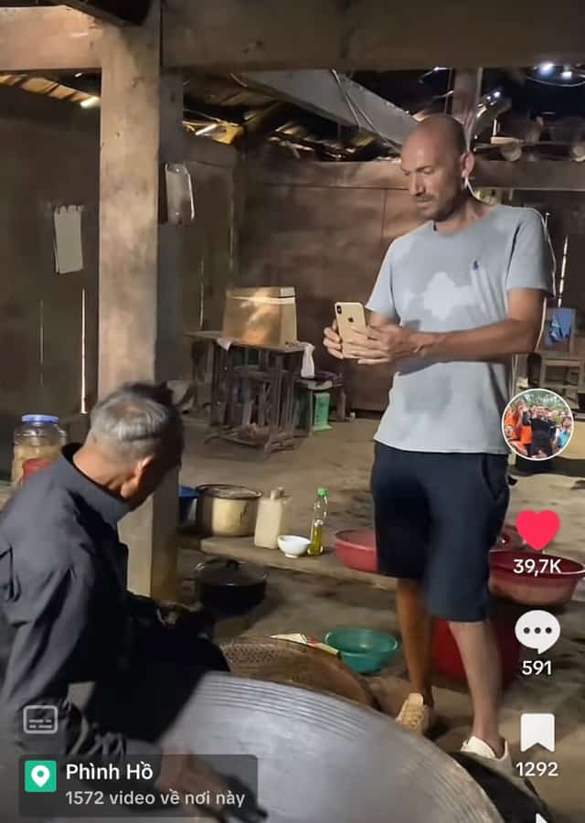 A French guest visits a local villager's home