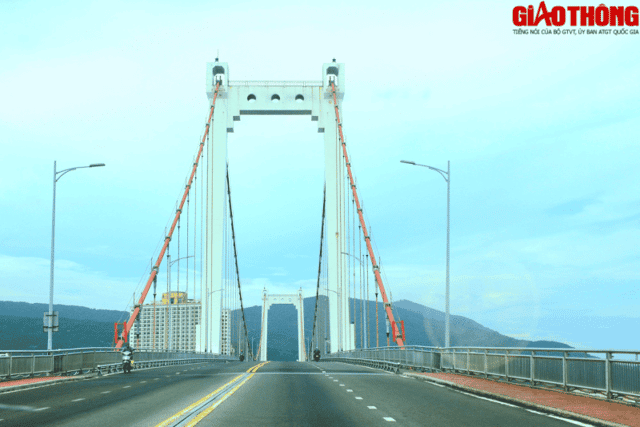 The unique Thuận Phước Bridge spanning the Han River in Da Nang - Photo 4.