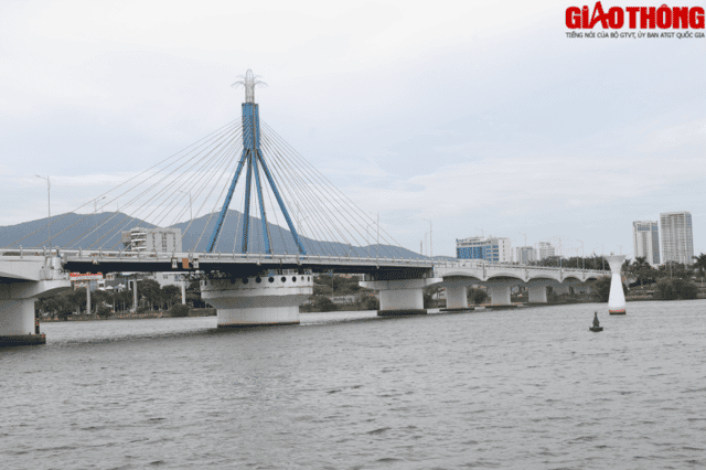 The unique Han River Bridge in Da Nang