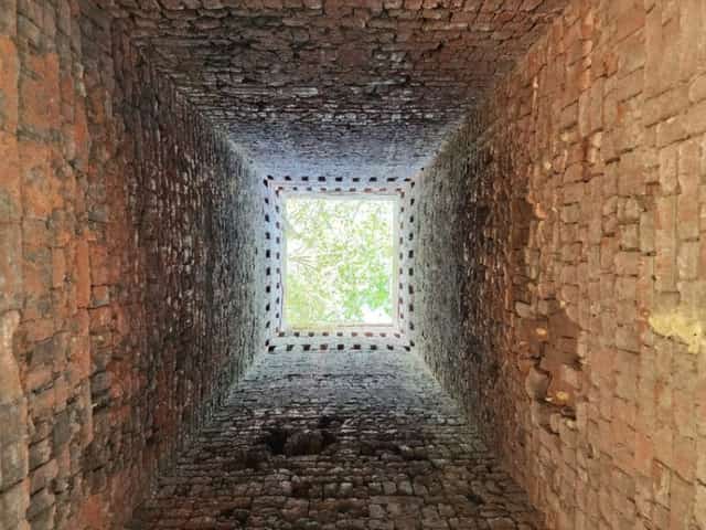 This old brick kiln, nestled amidst lush green rice fields in Vinh Nam hamlet, Duy Vinh commune, Duy Xuyen district, Quang Nam province, is approximately 5km from Hoi An City.