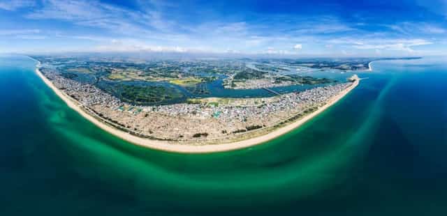 美しい海岸沿いの漁村