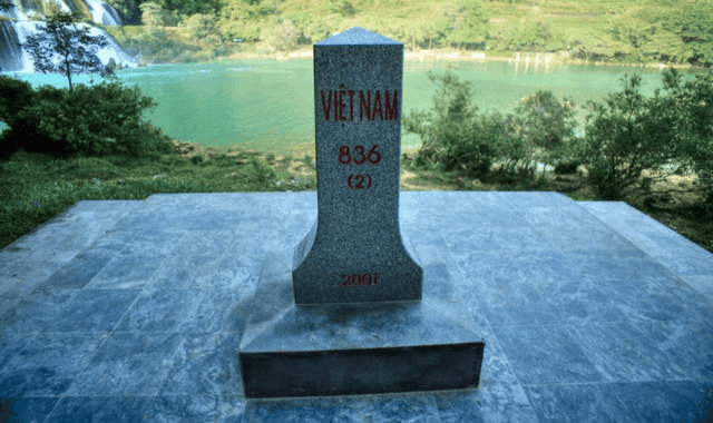 总部位于香港的《南华早报》将这座著名的瀑布列入全球最迷人的国际边境线之一