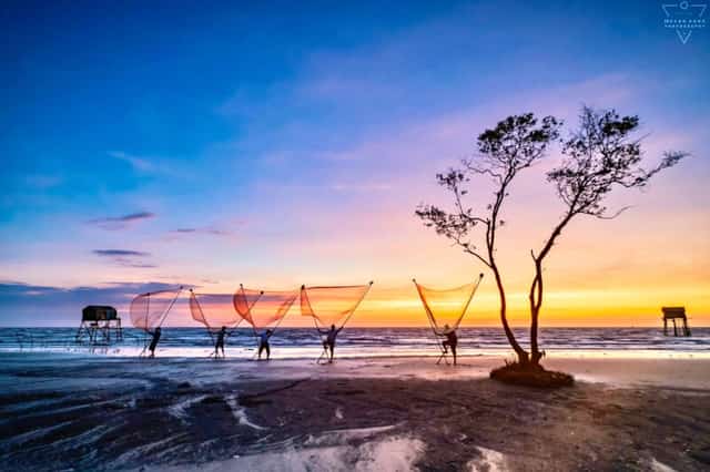 Bãi biển Tân Thành khi hoàng hôn xuống trở nên tuyệt đẹp