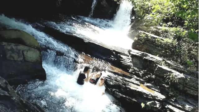 Vằng Áng Waterfall, Vi Hương Commune (Bạch Thông)
