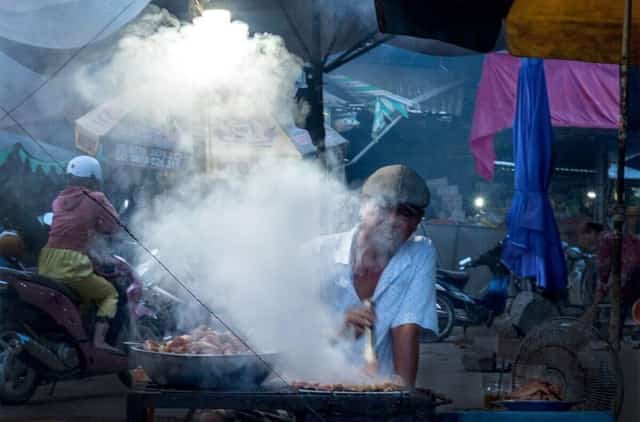 Nét độc đáo, cái đẹp dân dã, chân phương của chợ đọng lại một cảm xúc thân thương, gần gũi cho những ai tới đây