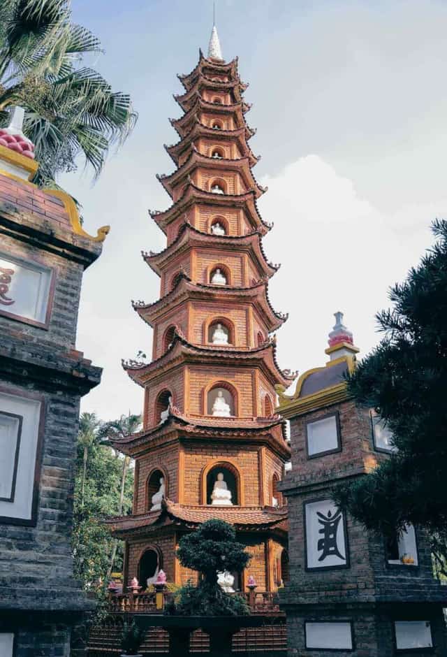 镇国寺 - 世界上最美丽的宝塔，宁静地位于河内市中心