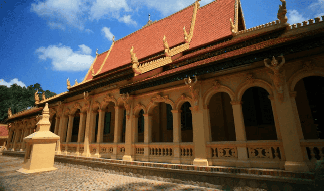 A distinctive feature of this architectural style is its three-tiered roof, where the two upper roofs are steeper and higher than the lowest one.