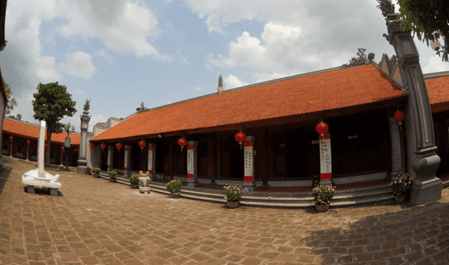 Due to war and natural disasters, Hoang Phuc Pagoda became a ruin in the 20th century.