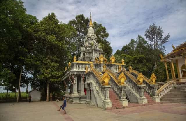 Kà Ốt寺历经十余年建成,拥有众多独立的建筑