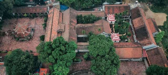 Lang Pagoda is located in Lang Thuong Ward, Dong Da District.