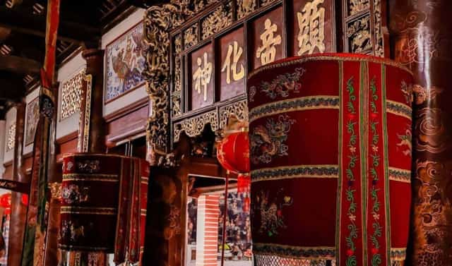 The Lang Pagoda Festival takes place annually from the 5th to the 8th day of the 3rd lunar month, with the main festival day being the 7th.