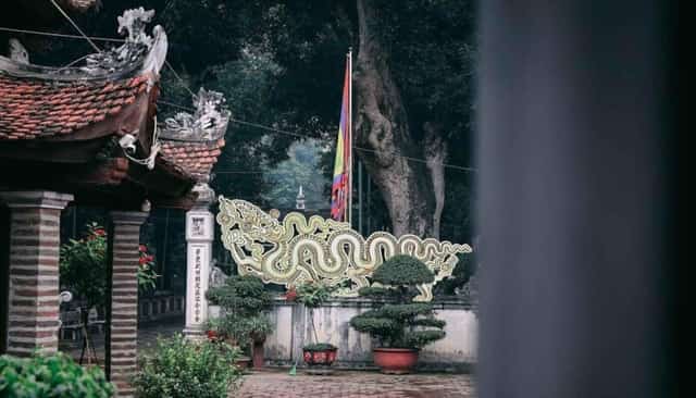 Since ancient times, the Lang Pagoda Festival has been regarded as the spring festival for an entire region, encompassing many villages along both banks of the To Lich River.
