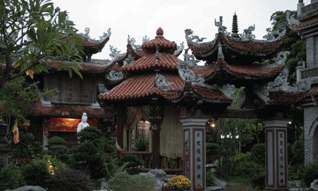 Đến năm 1995, chùa được xây dựng lại. Tuy gần như được xây mới nhưng chùa Ngâu vẫn mang nét cổ kính, trầm ấm và tôn nghiêm