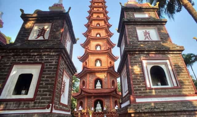 镇国寺的结构和内部装饰遵循越南古寺的严格原则。