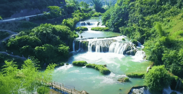C&ograve; L&agrave;瀑布位于Ruộc村&mdash;&mdash;这里是岱依族（T&agrave;y）的村落之一，汇聚了许多独特的传统文化特色