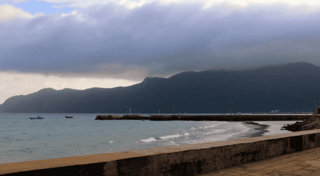 Cầu Tàu 914 (Pier 914) is a poignant historical site marking the sacrifice of 914 political prisoners, whose legacy endures, forever listening to the sea's song.