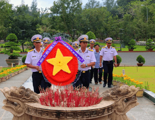 Members of the Vietnamese Navy pay their respects to heroic martyrs at Hàng Dương Cemetery, Côn Đảo.
