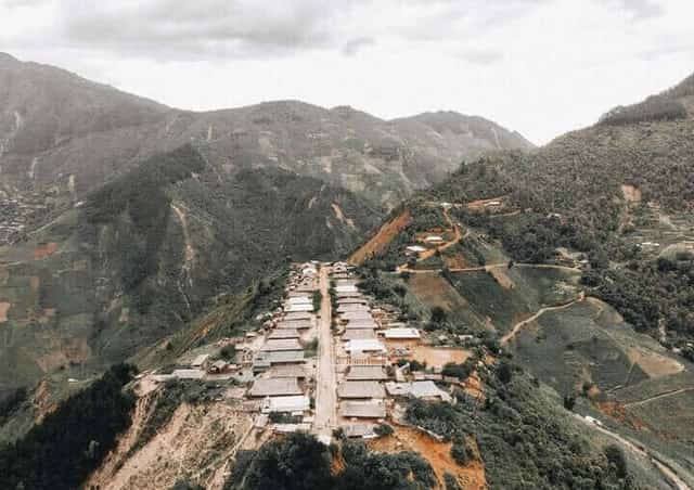 Perched on a flattened mountaintop, the village is home to a few dozen households, predominantly M&ocirc;ng ethnic people.