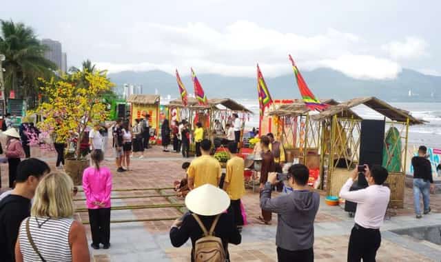 Địa điểm tổ chức chương trình “Xuân yêu thương – mừng xuân Giáp Thìn” nằm bên bờ biển Mỹ An
