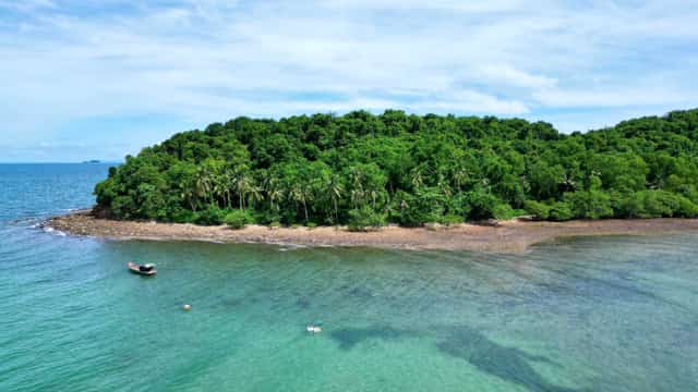 Hòn Đầm Dương is encircled by soft white sand strips